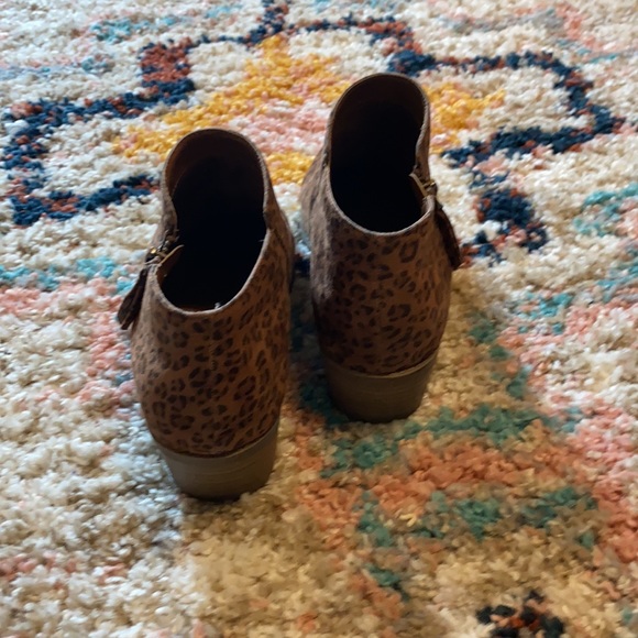 Time and Tru leopard print booties size 8 - Picture 3 of 5